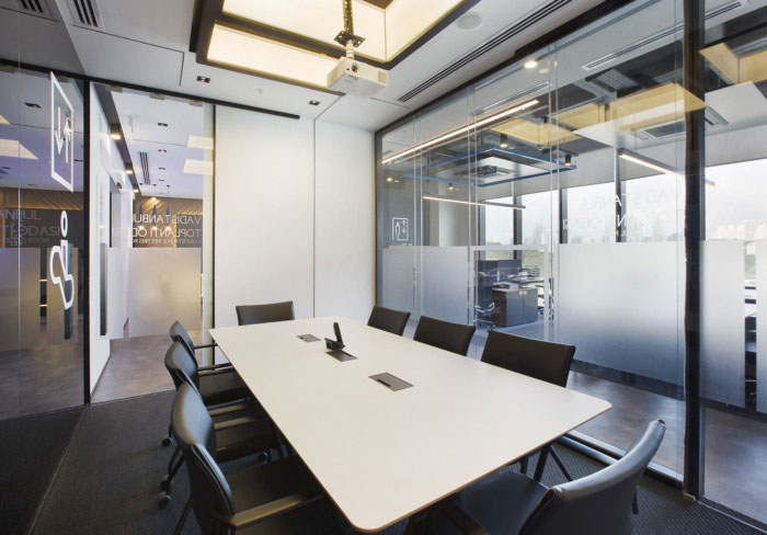 辦公室裝修踢腳線應(yīng)該怎么選？